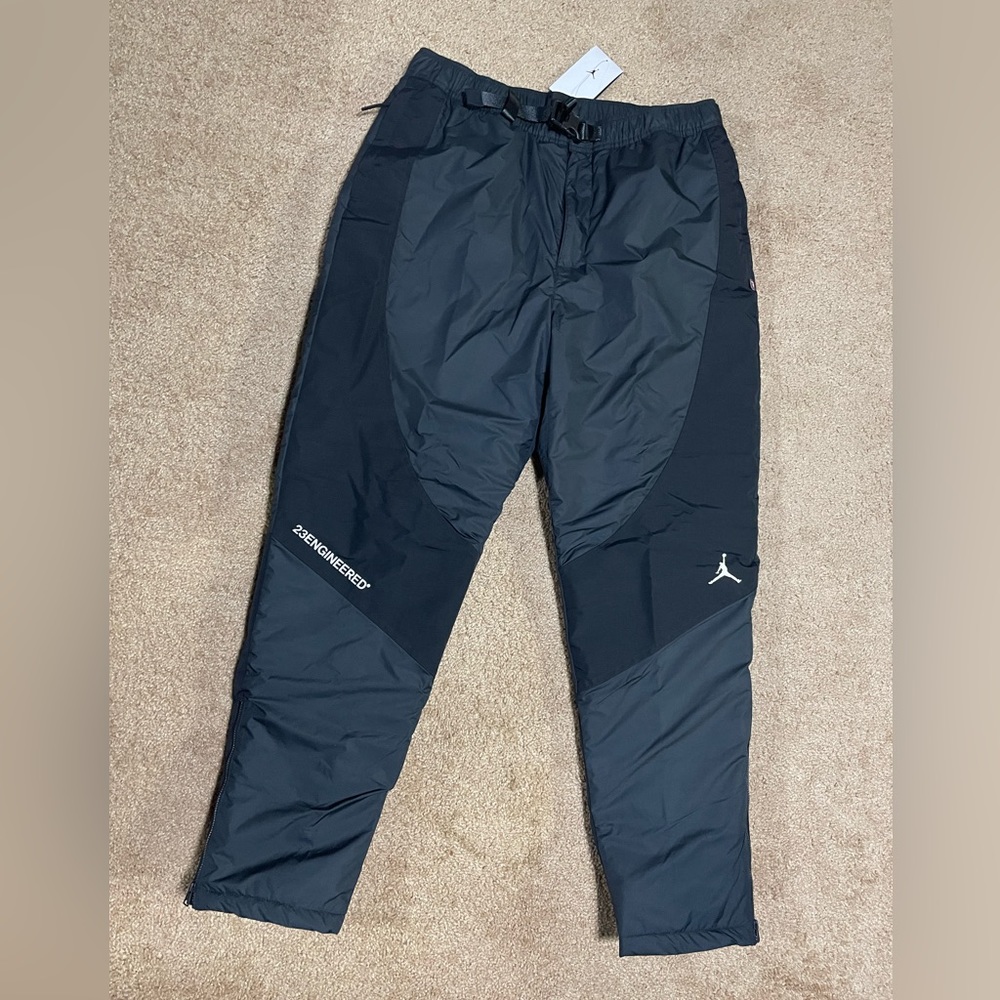 NWT Jordan insulated woven ski/snow pants. Retail $175, size Large